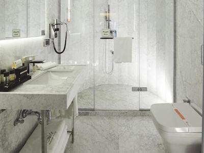 مارون هتل پرا