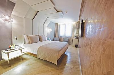 مارون هتل پرا