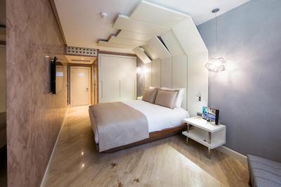 مارون هتل پرا