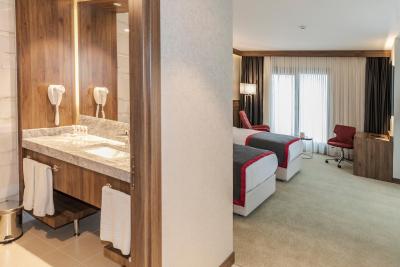 هالیدی این اکسپرس استانبول آتاکوی مترو