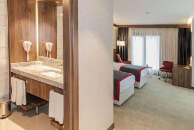 هالیدی این اکسپرس استانبول آتاکوی مترو