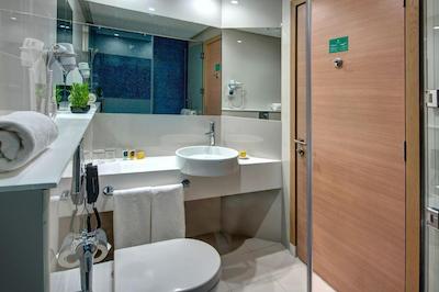 ال خوری این بر دوبی