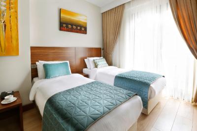 د وایت اورینت هتل