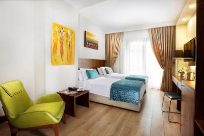 د وایت اورینت هتل