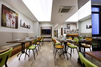 د وایت اورینت هتل