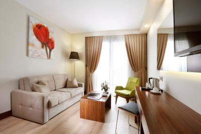 د وایت اورینت هتل