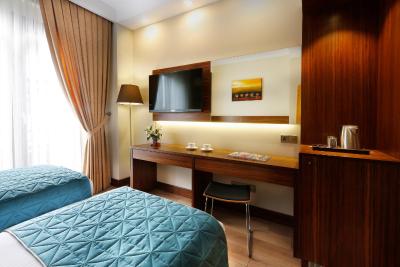 د وایت اورینت هتل