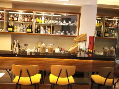 د وایت اورینت هتل