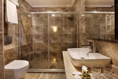 د وایت اورینت هتل