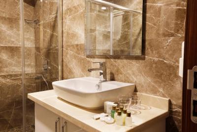 د وایت اورینت هتل