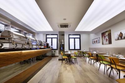 د وایت اورینت هتل