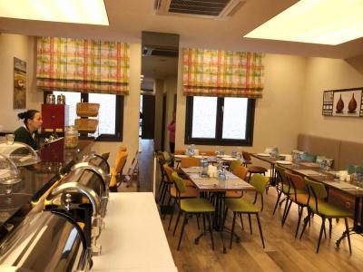 د وایت اورینت هتل