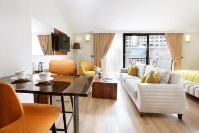 د وایت اورینت هتل