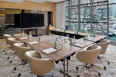 کرون پلازا دوبی مارینا