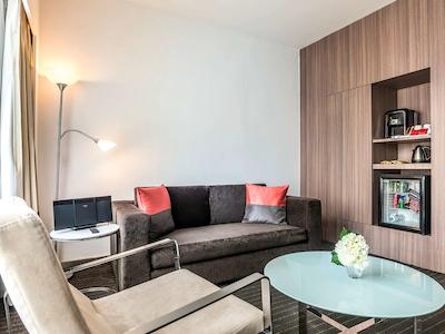 نیووتل سیلوم بانکوک