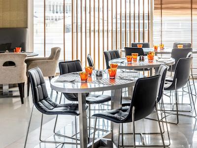 نیووتل سیلوم بانکوک