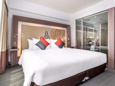 نیووتل سیلوم بانکوک