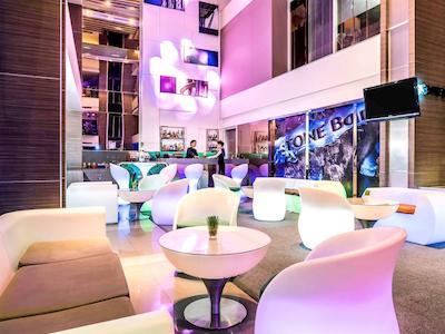 نیووتل سیلوم بانکوک