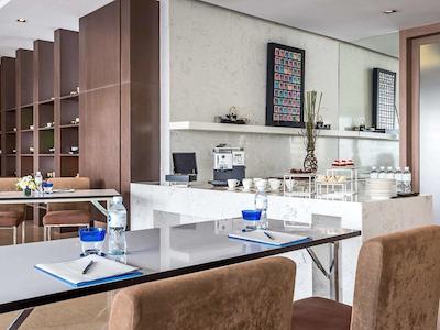 نیووتل سیلوم بانکوک