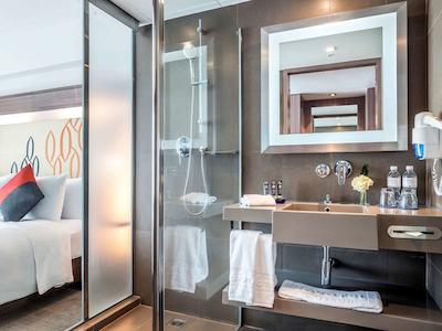 نیووتل سیلوم بانکوک