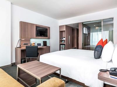 نیووتل سیلوم بانکوک