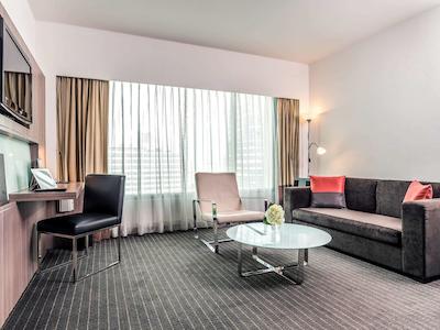 نیووتل سیلوم بانکوک