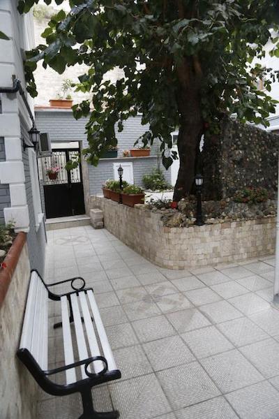 ساهی دیوان آپارت هتل