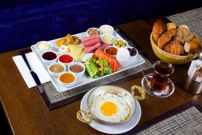 هتل ممنتو گلدن هورن