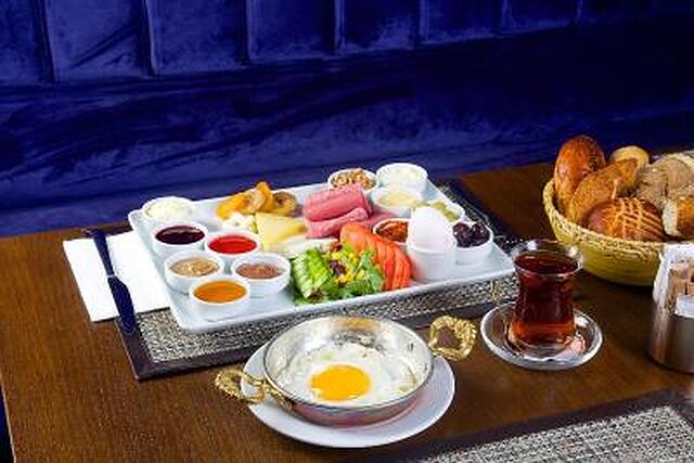 هتل ممنتو گلدن هورن