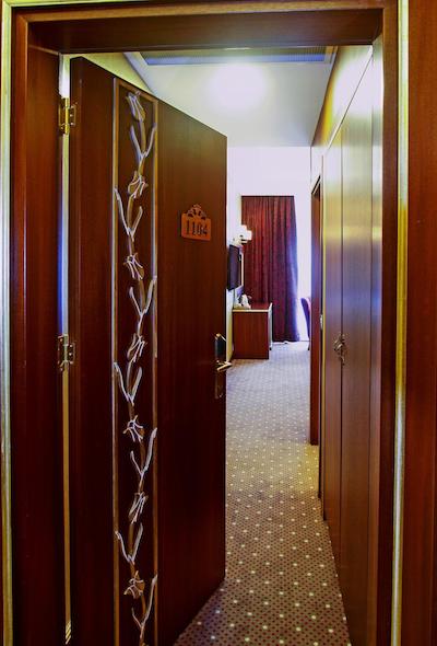 ام بی دلوکس هتل