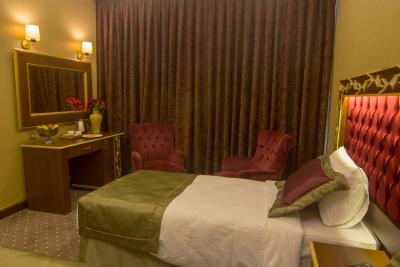 ام بی دلوکس هتل