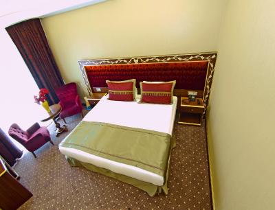 ام بی دلوکس هتل