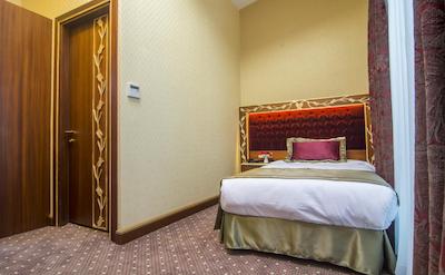 ام بی دلوکس هتل