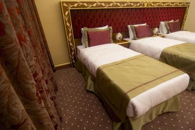 ام بی دلوکس هتل