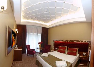 ام بی دلوکس هتل