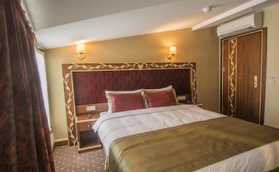 ام بی دلوکس هتل