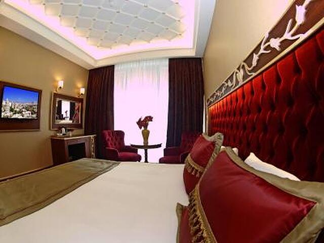 ام بی دلوکس هتل
