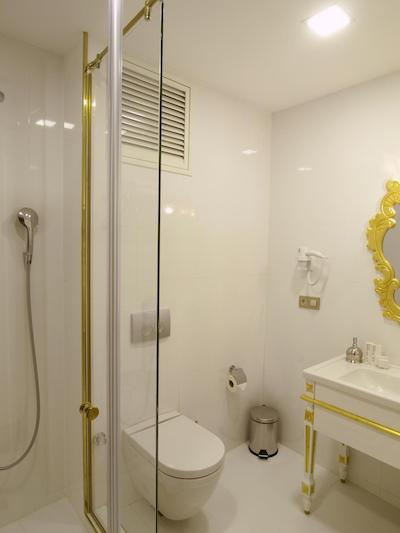 ام بی دلوکس هتل