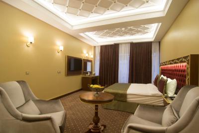 ام بی دلوکس هتل