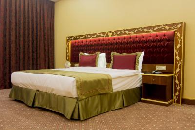 ام بی دلوکس هتل