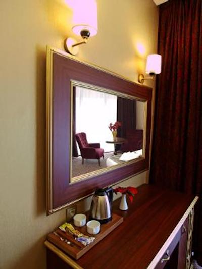 ام بی دلوکس هتل