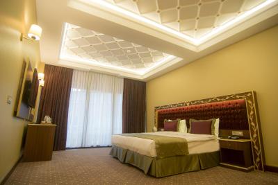 ام بی دلوکس هتل