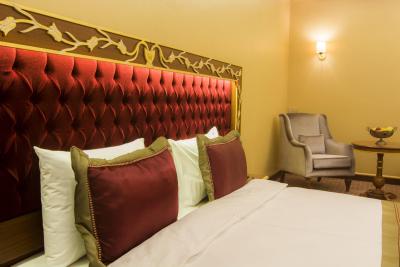 ام بی دلوکس هتل