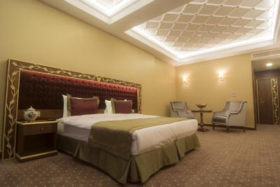 ام بی دلوکس هتل