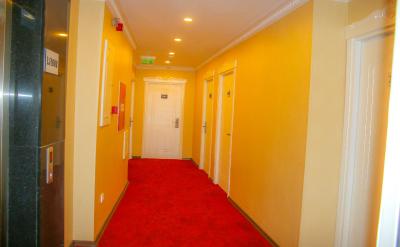 دلوکس نیوپورت هتل