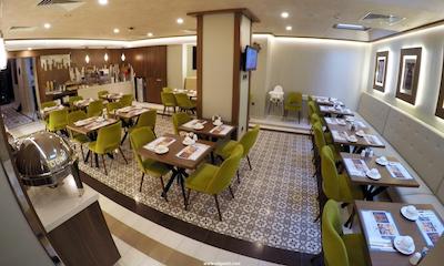 موکارناس تکسیم هتل