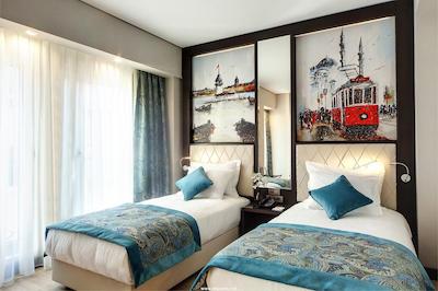 موکارناس تکسیم هتل