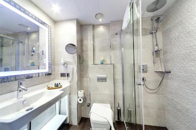 موکارناس تکسیم هتل