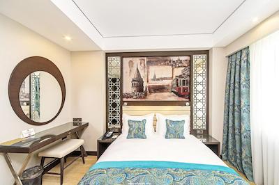 موکارناس تکسیم هتل