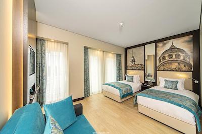 موکارناس تکسیم هتل